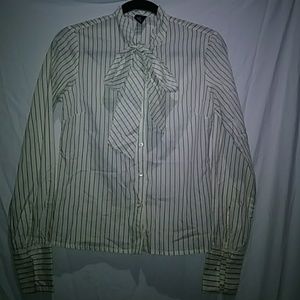 Gap white and black shirt with tying bow